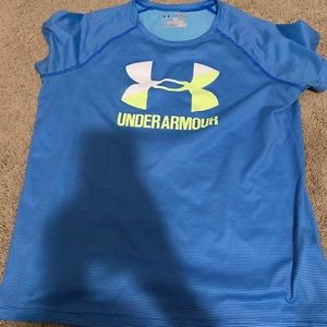 Cute athletic Under Armour shirt